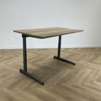 Ahrend  zit-sta  (max 90 cm hoogte) elektrisch bureau 140x80, Elektrisch, Gebruikt