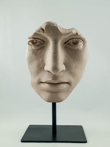 Beeldje, Frammento di volto greco classico, realizzato in