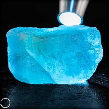 Aigue-marine brute naturelle – Béryl bleu transparent de