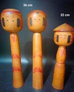 Beeldje (9) - Negen traditionele kokeshi in verschillende, Antiek en Kunst