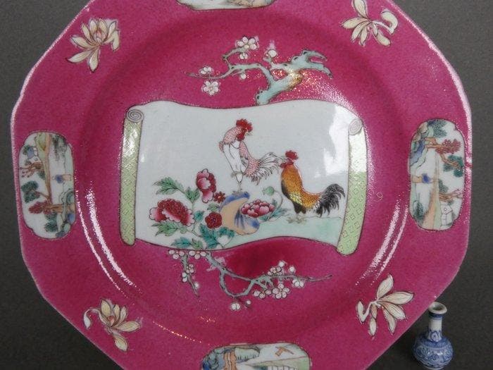 Qing Dynasty (1644-1911) - Ruby Ground Plate - Bord - Two, Antiquités & Art, Antiquités | Autres Antiquités