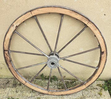 Industriële apparatuur - Frankrijk - Groot wagenwiel