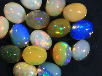 Ct. 20,20 Natuurlijke Ethiopische Opalen Cabochon - Hoogte: