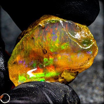 Crystal Opal – ruwe steen met spectaculair kleurenspel