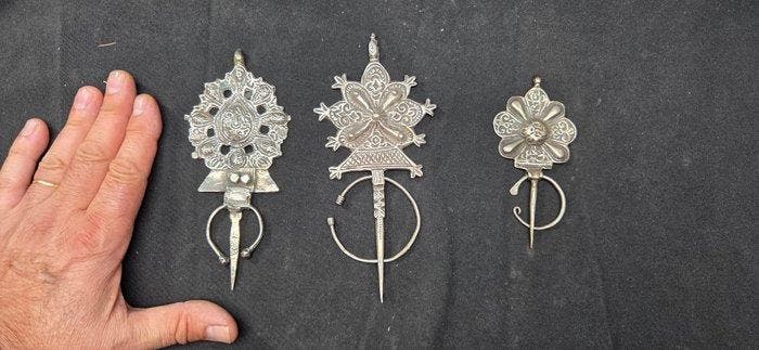 3 Berberische fibulae uit de Zaïanes, Aït Shokmane, Aït, Antiquités & Art, Art | Art non-occidental