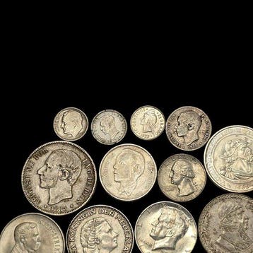 Wereld. Lote de 227 gramos de monedas de plata.