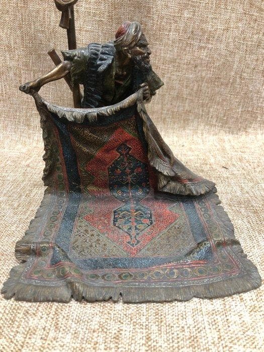 Franz Bergmann - Beeld, Oriental carpet seller - 22 cm -, Antiquités & Art, Antiquités | Meubles | Chaises & Canapés