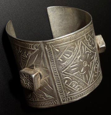 Médiéval Bracelet en argent, richement orné, avec plusieurs