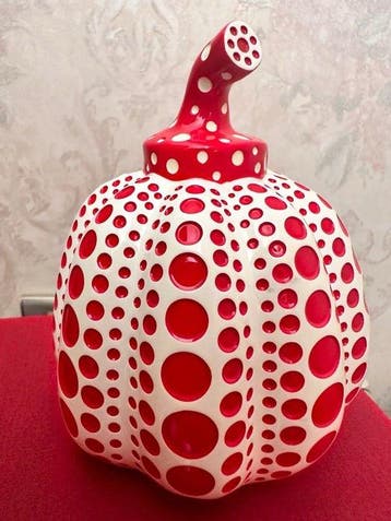 Yayoi Kusama (1929) - sculptuur, White and red polka dot