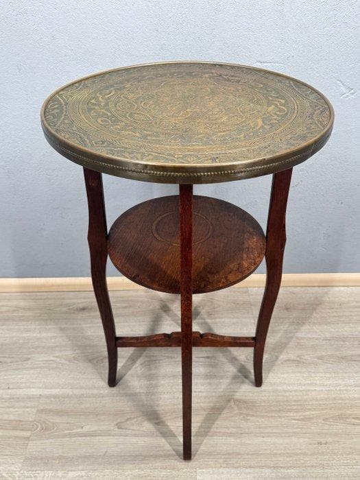 Amsterdamse School rokerstafel met decoratief koperen blad -, Antiek en Kunst, Kunst | Designobjecten