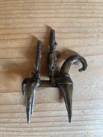 West-Afrikaanse bronzen miniatuur (twee ruiters te paard /
