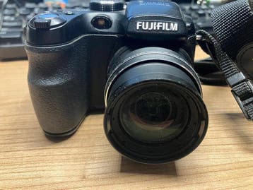 Fujifilm FinePix S1000fd with 32gb memory ,works on 4