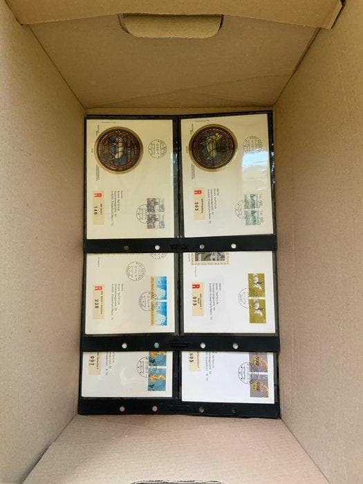 Wereld - 10 kg karton met FDCs, brieven, belegstukken,, Postzegels en Munten, Postzegels | Amerika