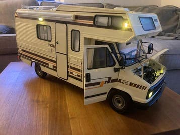 Hachette 1:8 - Modelauto - Camping Car Pilote R570 CE