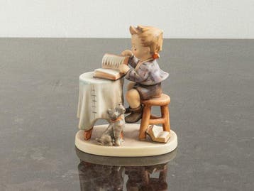 Goebel - Figure - Little Bookkeeper/ Stellvertretung -