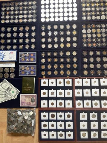 Wereld. Lot de 321 monnaies du monde dont 21 en argent et 5