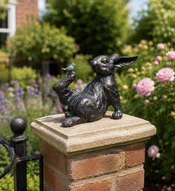 sculptuur, Bronze Effect Hare with Bird Sculpture – Charming