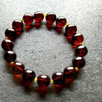 Armband met Baltisch amber kralen van 12 mm in kersenkleur -