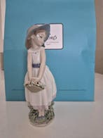Lladró - José Javier Malavia - Figuur - Niña Linda inocencia