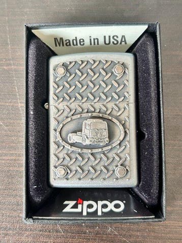 Zippo - C XV-Truck diamond plate design - Zonder, Verzamelen, Nieuw