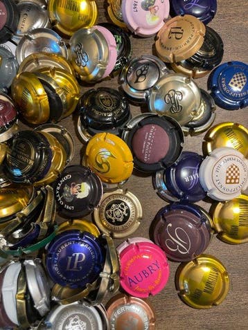 Collection de capsules de champagne