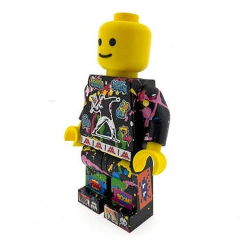 Koen Betjes (1992) - LEGO Figure XL - Homage to Banksy