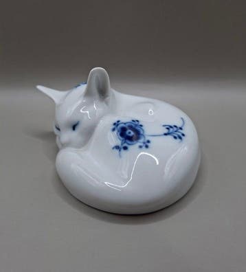 Royal Copenhagen - Figuur - Schlafende Katze - Musselmalet -