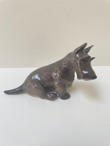 Royal Copenhagen - Figuur - Seated Terrier 1938 - Porselein