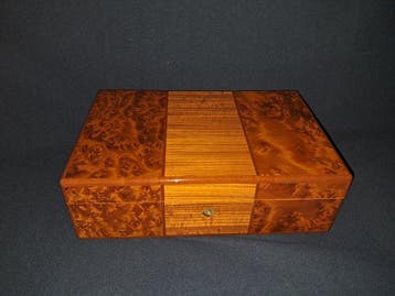 Humidor - RADICA VAVONA EN CEDRO - Gemaakt in Frankrijk door, Collections