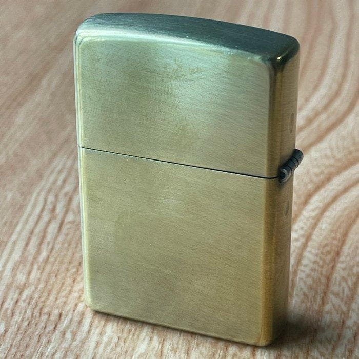 Zippo - Marlboro Cowgirl Emblem - Zakaansteker - Messing, Verzamelen, Rookartikelen, Aanstekers en Luciferdoosjes