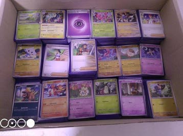 Pokémon - 2560 Bulk kaarten - Scarlet & Violet, Hobby en Vrije tijd, Nieuw