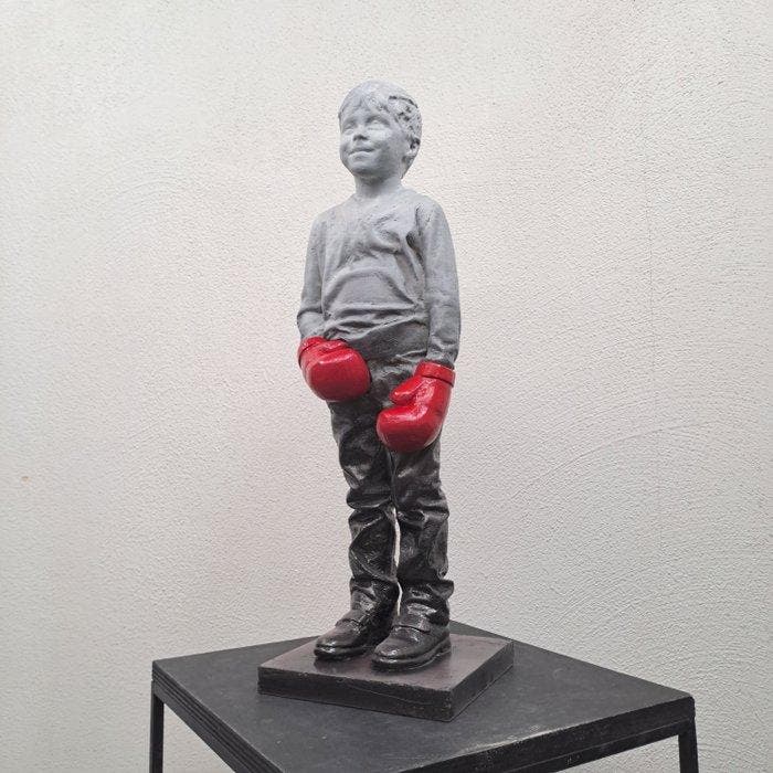 Mark Sugar - Carefree child (Red boxing style 58), Antiquités & Art, Art | Objets design