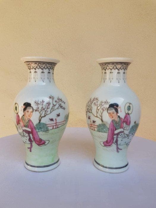 Paar vintage Chinese Famille Rose porseleinen vazen –, Antiek en Kunst, Antiek | Overige Antiek