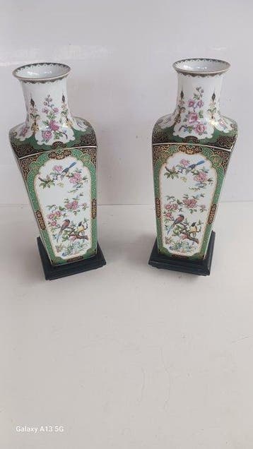 AK KAISER - Vase (2) - Mandchou - Porcelaine, Bois - Paire, Antiek en Kunst