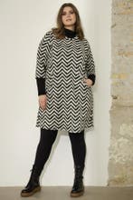 Zhenzi jurk zigzagL=52-54Maat 46/48 (XL) of groter, Verzenden, Nieuw, Maat 46/48 (XL) of groter, Overige kleuren