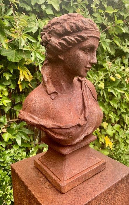 Buste, Beeld van jonge Romeinse vrouw - 40 cm - Gietijzer, Antiek en Kunst, Curiosa en Brocante