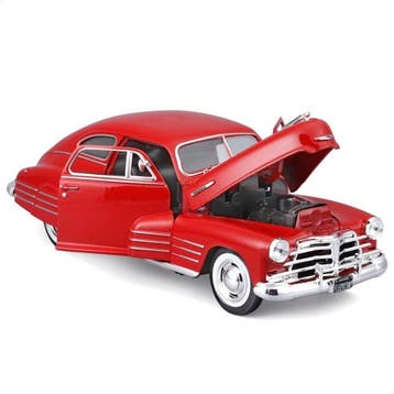 Maisto 1:24 - Modelauto (2) - Chevrolet Fleetline azul claro, Nieuw