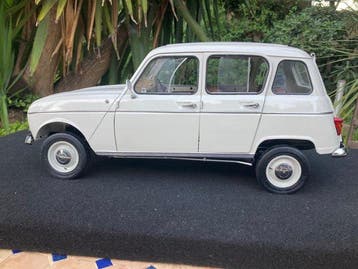 Altaya 1:8 - Model sedan - Renault 4L, Hobby en Vrije tijd, Nieuw