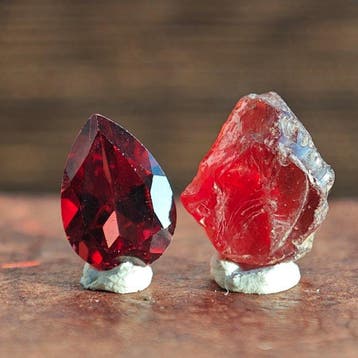 3,05 ct Glasklaar granaatset, ruw + gefacetteerde steen-, Verzamelen