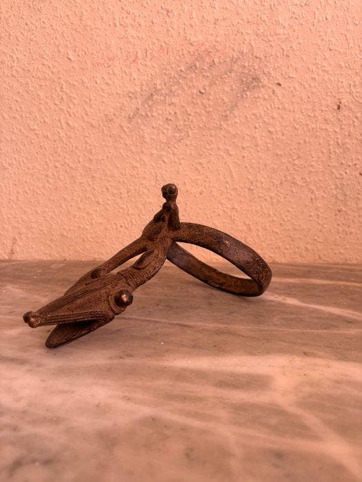 Ring die uit Burkina Faso komt. - Een vintage ring die uit, Antiquités & Art, Art | Art non-occidental
