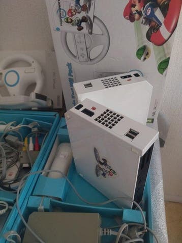 Nintendo - Wii - 2Console Wii Mario avec accessoires presque, Consoles de jeu & Jeux vidéo