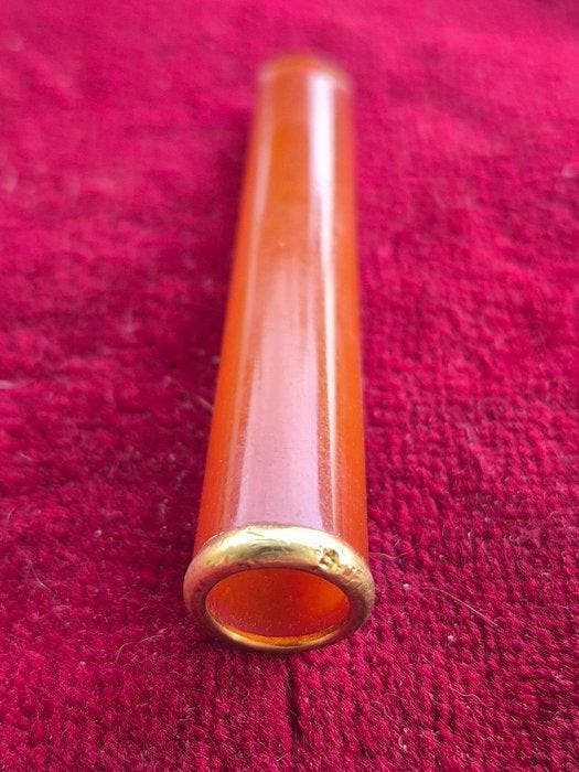 Sigarettenhouder - 18 kt goud - Amber en gouden sigaret, Verzamelen, Rookartikelen, Aanstekers en Luciferdoosjes