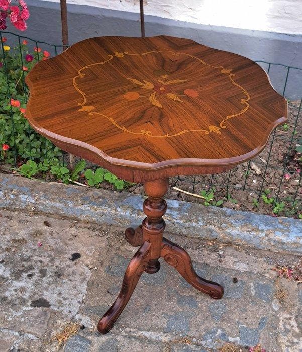 Table - Noyer - Guéridon en bois, Antiquités & Art, Curiosités & Brocante