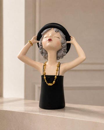 Buste, Elegante Dame met Hoed – Art Deco stijl – Zwart &