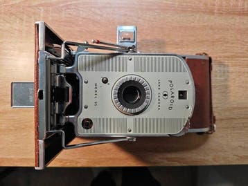 Polaroid Model 95 - World’s very first commercially sold
