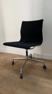 Vitra - Charles & Ray Eames - Stoel - EA105 - Textiel -, Antiquités & Art, Antiquités | Meubles | Chaises & Canapés