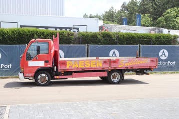 Veiling: Platte Laadbak Vrachtwagen Isuzu NPR77 Diesel 2006