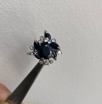 Ring - 18 karaat Witgoud - 2.10ct. tw. Saffier - Diamant