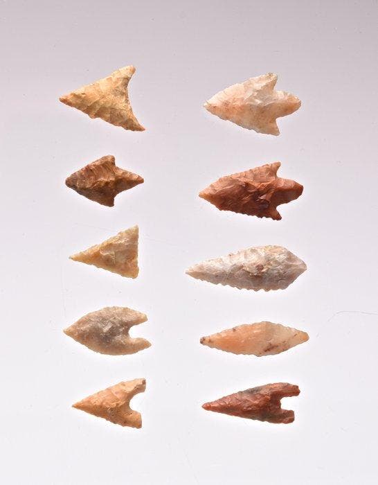 10 neolithische pijlpunten vuursteen Pijlpunt (Zonder, Antiek en Kunst, Antiek | Overige Antiek