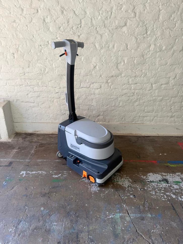 Autolaveuse compacte Nilfisk SC 250 - Parfait état, Doe-het-zelf en Bouw, Reinigingsmachines